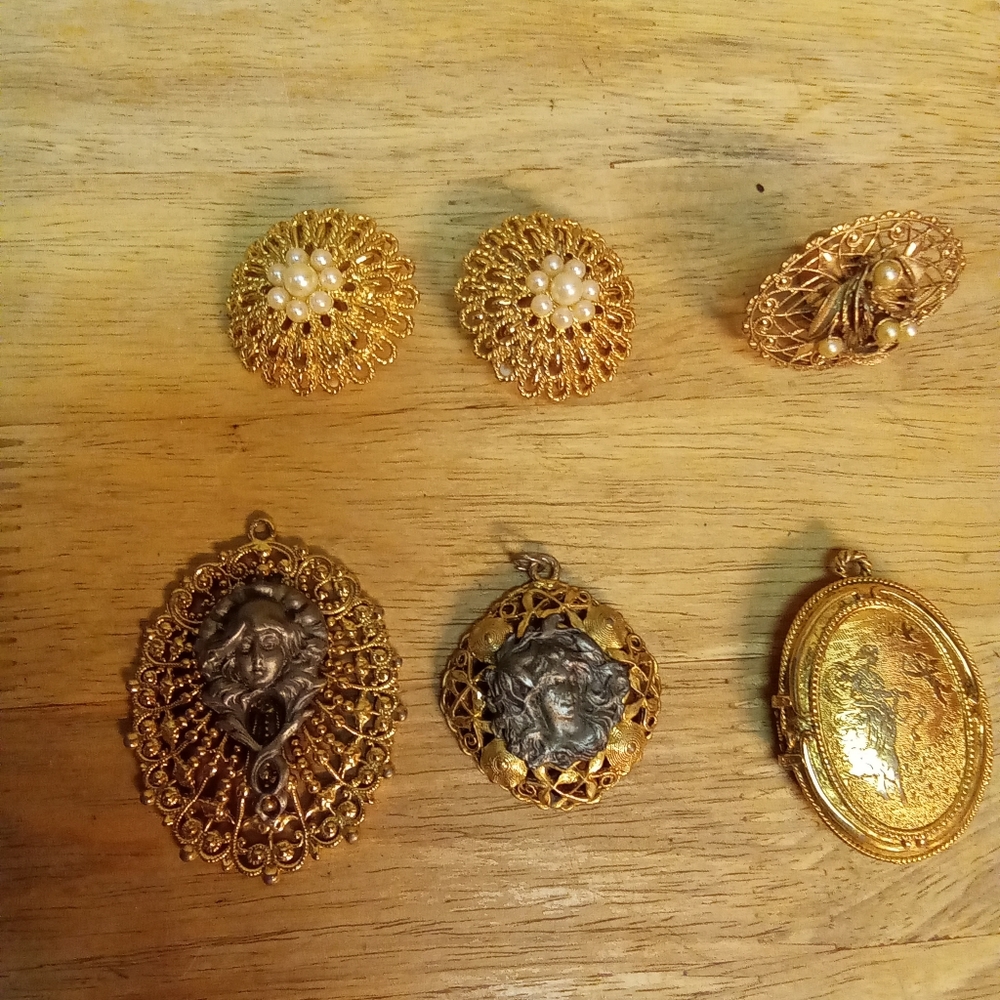Lot of Antique Gold Plated Jewelry